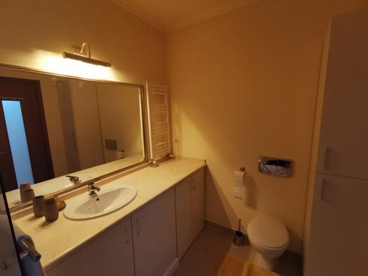 Apartament cu 2 camere decomandat în Parcul Carol