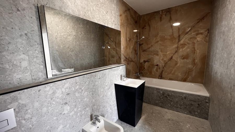 Penthouse cu 3 camere decomandat în Barbu Văcărescu