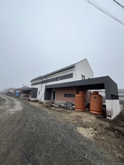 Casă cu 4 camere cu Teren 275 Mp în Jilava