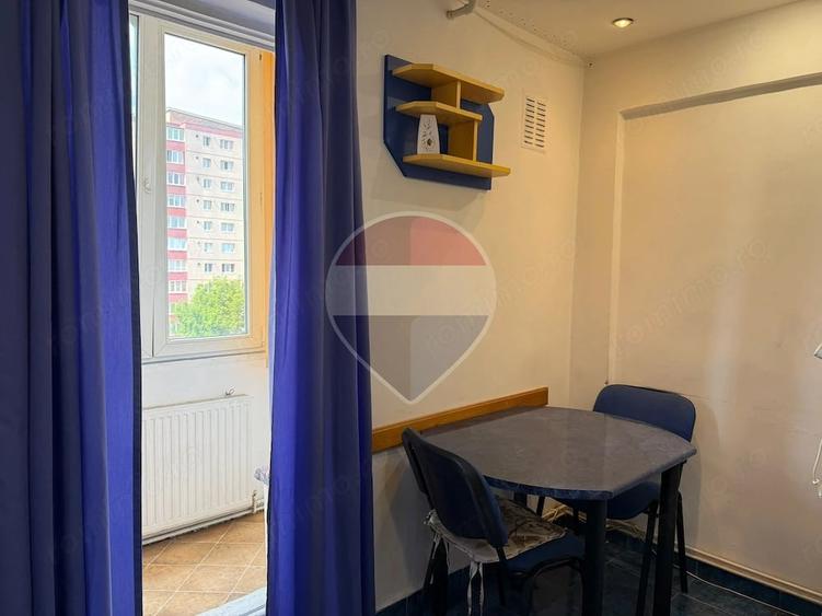 Apartament cu 3 camere decomandat în Calea București