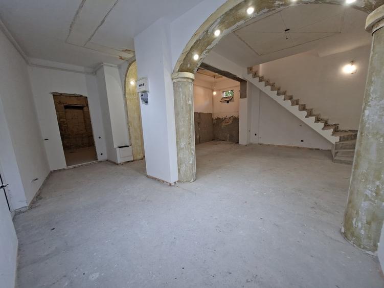 Casă cu 4 camere cu Teren 145 Mp în Unirii