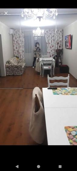Apartament cu 3 camere semidecomandat în Micro 17