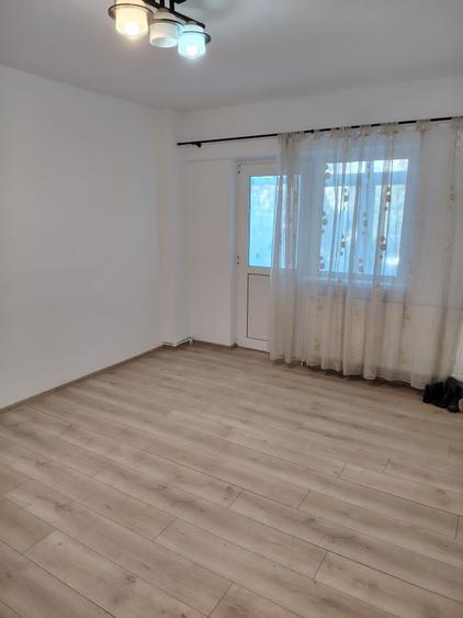 Apartament cu 3 camere decomandat în Nicolae Bălcescu