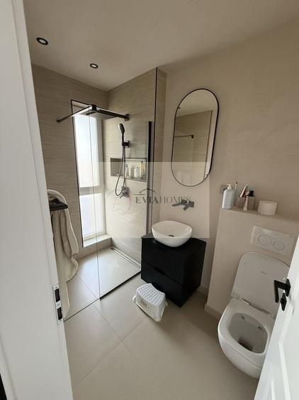 Apartament cu 3 camere semidecomandat, mobilat în Bulgaria