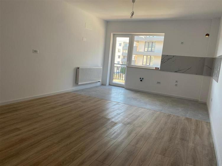 Apartament cu 2 camere decomandat în Tractorul