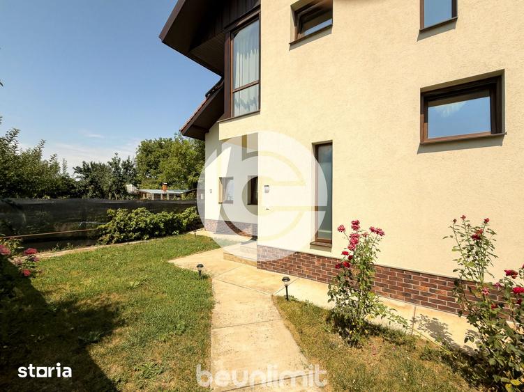 Casă cu 5 camere decomandat cu Teren 200 Mp în Trei Stejari