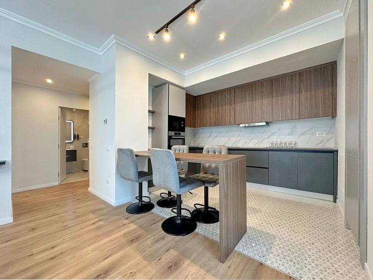 Apartament cu 3 camere decomandat, mobilat în Central