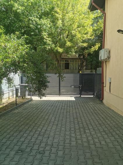 Casă individuală cu 4 camere cu Canalizare în Apărătorii Patriei