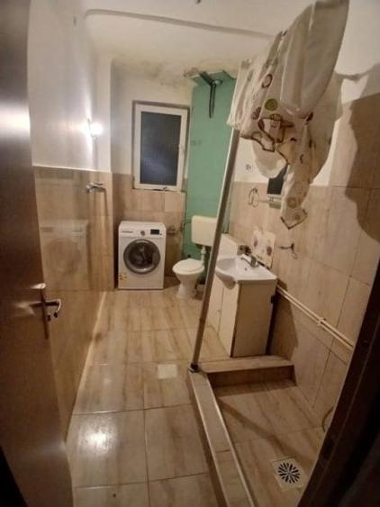 Apartament cu 4 camere semidecomandat, mobilat în Lacul Tei