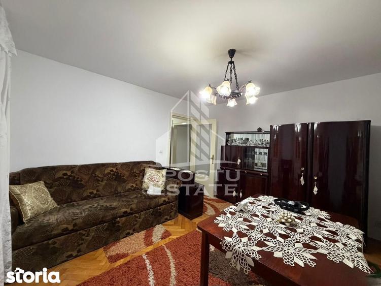Apartament cu 3 camere decomandat, mobilat în Girocului