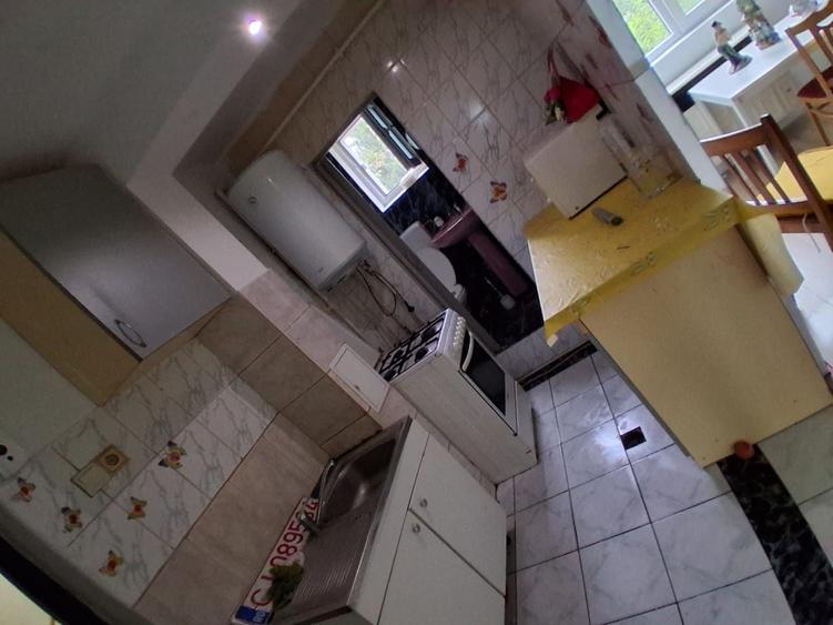 Inchiriez apartament pe strada Trandafirilor nr 2 scara 2 bloc i2 1000 de lei pe luna informatii la nr. De tel. 0770146279 - 15
