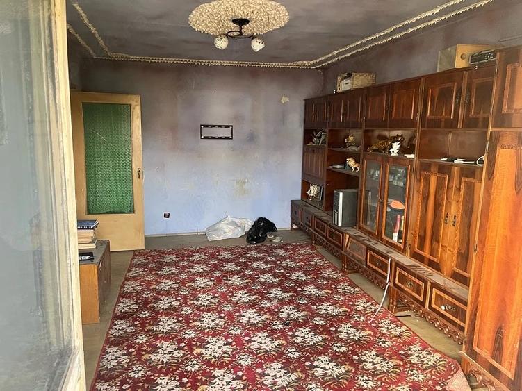 Apartament cu 3 camere decomandat în Valea Rosie
