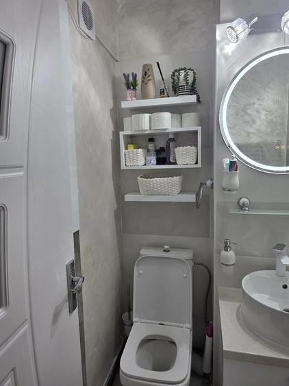 Apartament cu 3 camere semidecomandat în Malu Roșu
