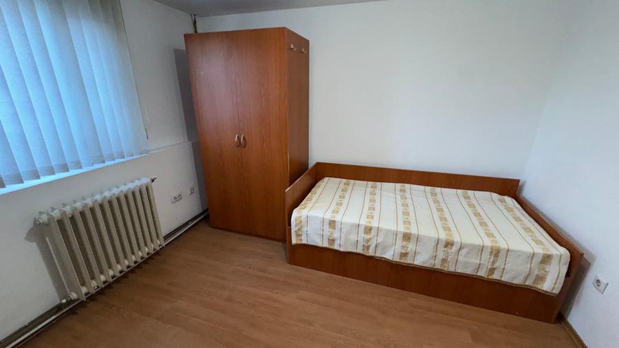 Casă individuală cu 6 camere cu Canalizare în Sărărie