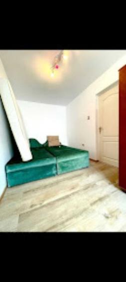 Inchiriez apartament cu 3 Camere - 4