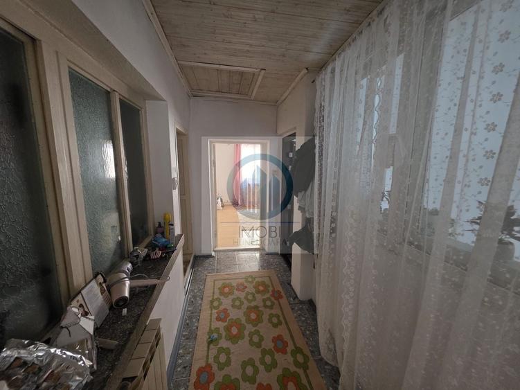 Casă individuală cu 4 camere cu Canalizare în Aurel Vlaicu