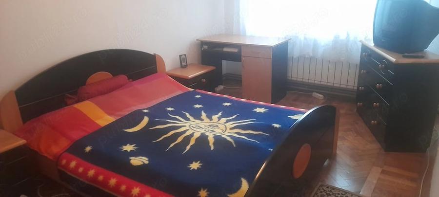 Apartament cu 3 camere decomandat în Central