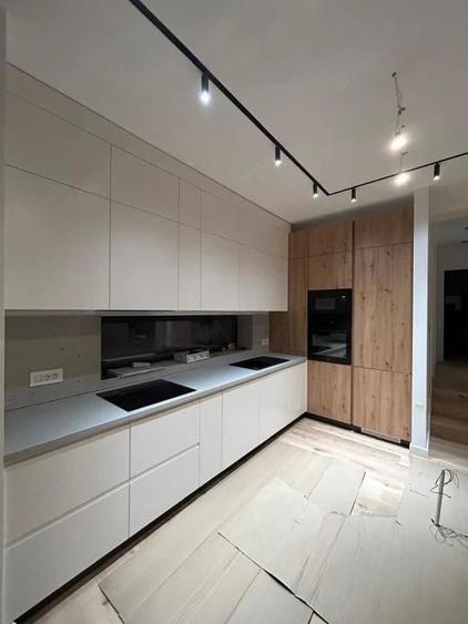 Casă cu 5 camere cu Teren 400 Mp în Est