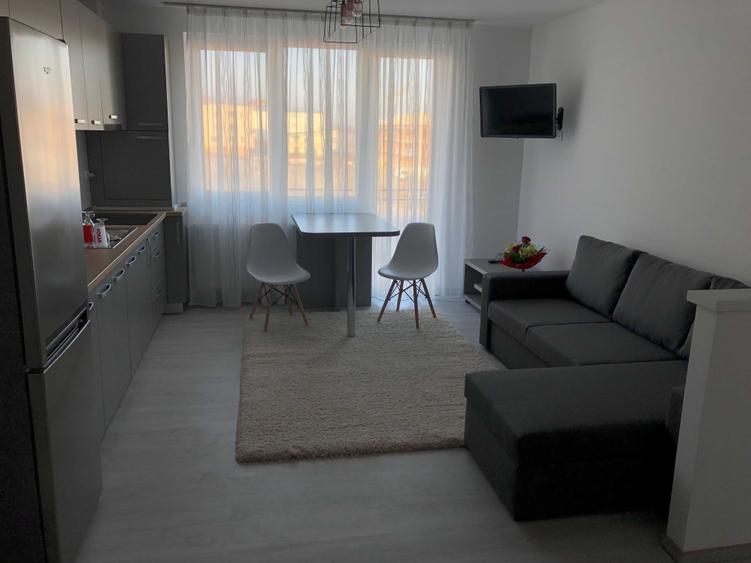Apartament cu 3 camere decomandat în Florești