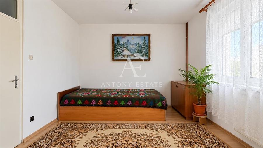 Apartament cu 3 camere semidecomandat în Cantemir