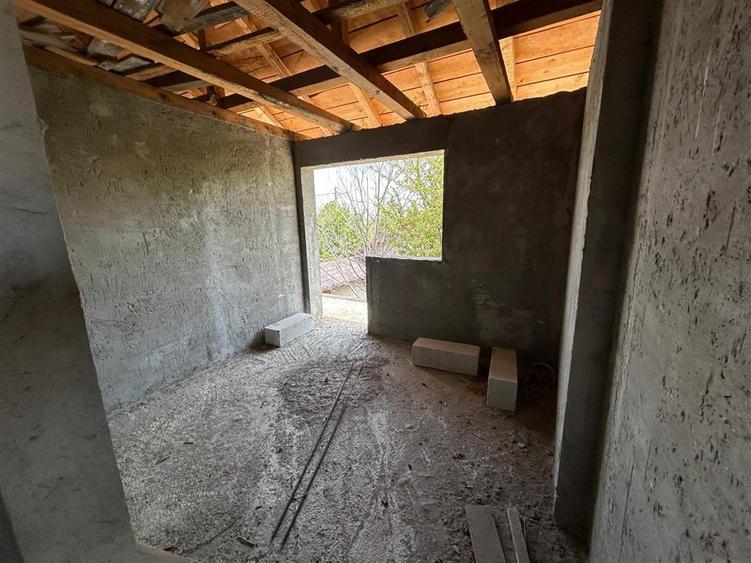 Casă individuală cu 4 camere cu Teren 273 Mp în Câmpineanca