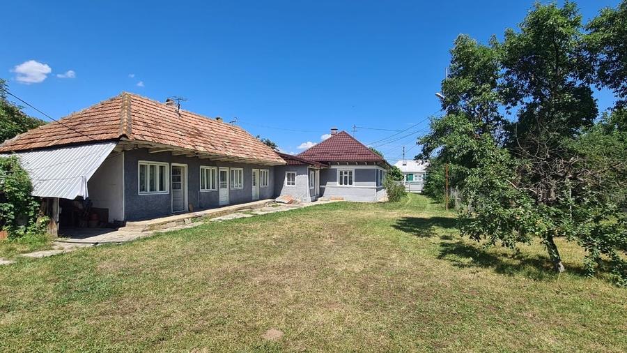 Casă individuală cu 5 camere cu Garaj în Săvinești