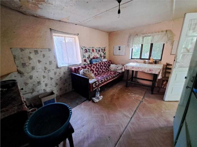 Casă cu 2 camere semidecomandat în Șișterea