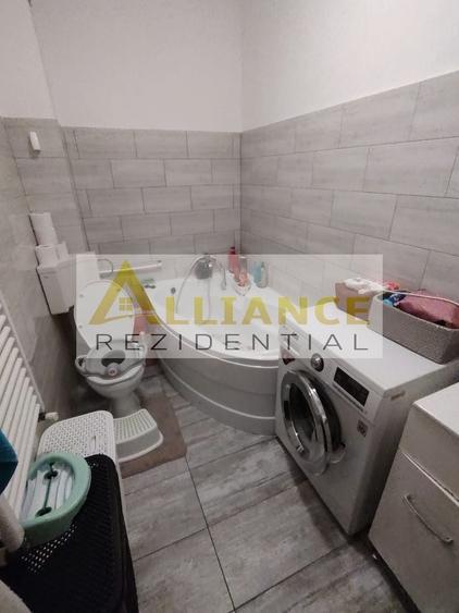 Apartament cu 2 camere decomandat, mobilat în Sud