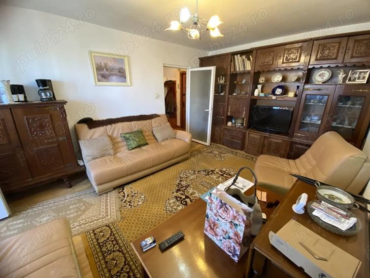 Apartament cu 2 camere decomandat în Casa de Cultură