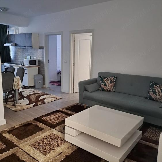 Apartament cu 3 camere decomandat în Exterior Vest