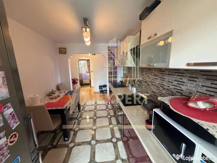 Apartament cu 3 camere decomandat în Sud
