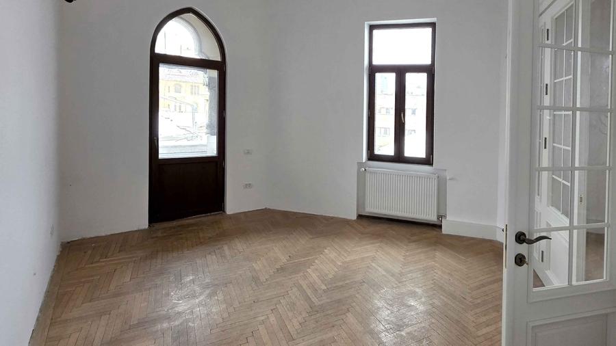 Apartament cu 3 camere în P-ța Unirii