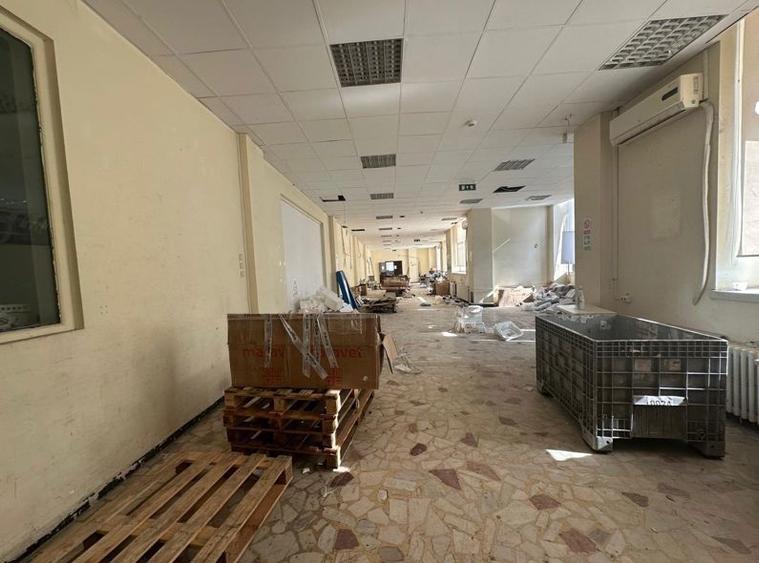 Spațiu comercial, de 1,000 mp, în Titan