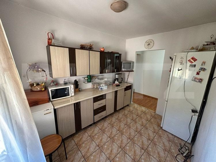 Apartament cu 3 camere decomandat, mobilat în Cetate