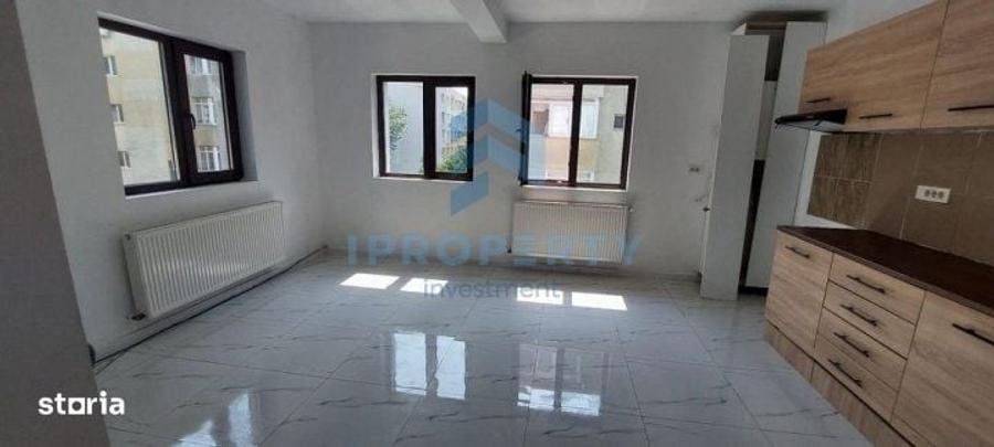 Apartament cu 3 camere semidecomandat în Sebastian