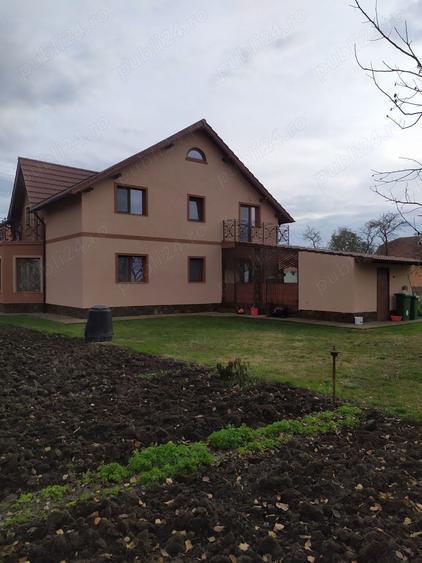 Casă cu 6 camere în Central