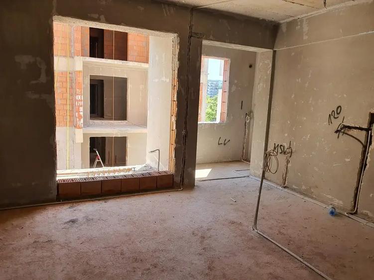 Apartament cu 4 camere decomandat în Theodor Pallady