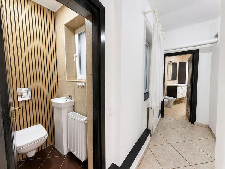 Casă individuală cu 4 camere cu Teren 234 Mp în Central