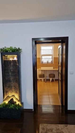 Casă individuală cu 5 camere cu Canalizare în Central