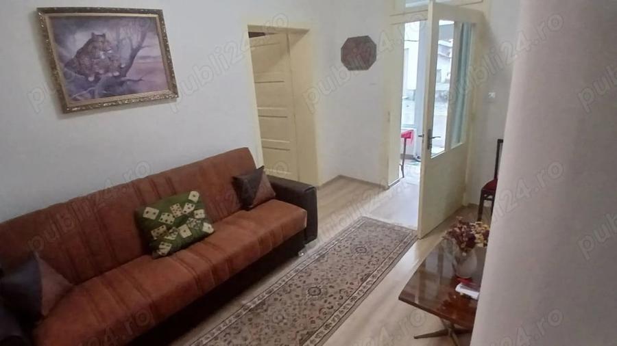 Apartament cu 4 camere semidecomandat în Central