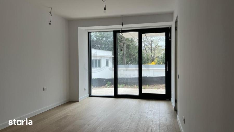Apartament cu 4 camere semidecomandat în Dorobanți