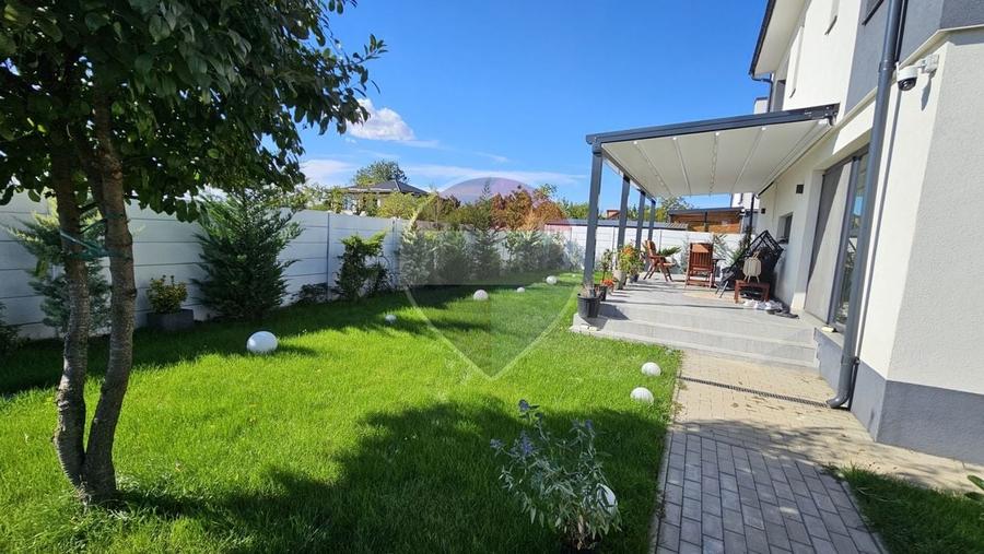 Casă individuală cu 5 camere cu Teren 452 Mp în Corbeanca