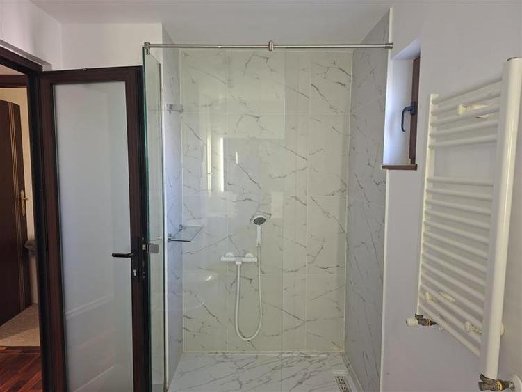Apartament cu 3 camere decomandat în 9 Mai