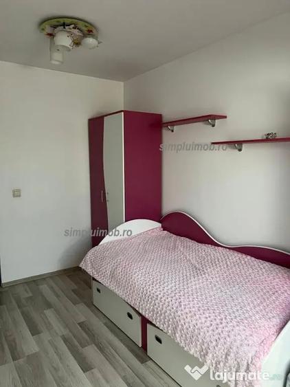 Apartament cu 3 camere semidecomandat în Colentina