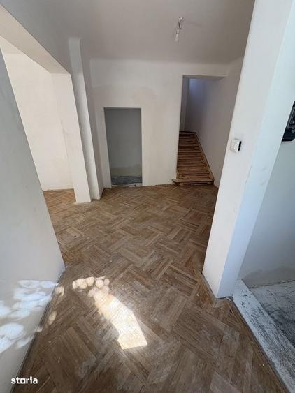 Casă cu 4 camere în Decebal