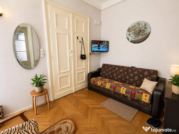 Apartament cu 4 camere semidecomandat în Centrul Istoric
