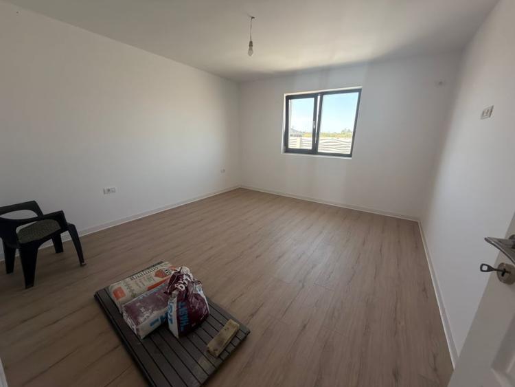 Casă individuală cu 3 camere cu Canalizare în Cârcea