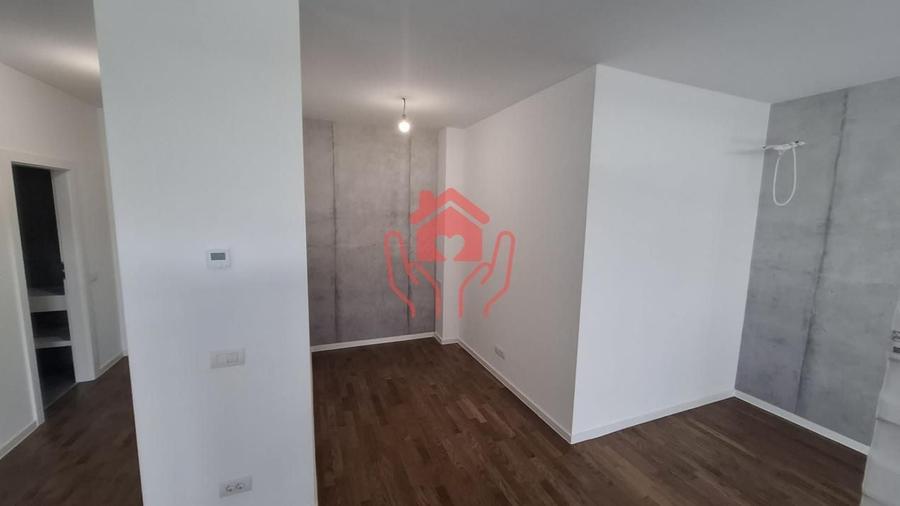Apartament cu 3 camere semidecomandat, mobilat în Băneasa
