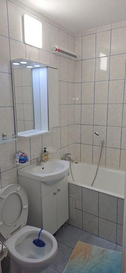 Apartament cu 2 camere semidecomandat în Giurgiului
