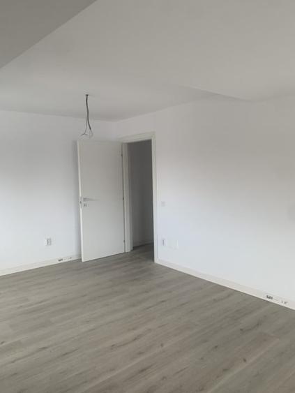 Apartament cu 4 camere decomandat în George Enescu